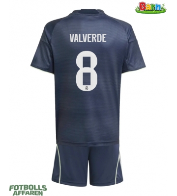 Real Madrid Federico Valverde #8 Bortaställ Barn 2025-26 Kortärmad (+ Korta byxor)